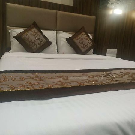 Hotel Sea Grand, Colaba Mumbai Exterior photo