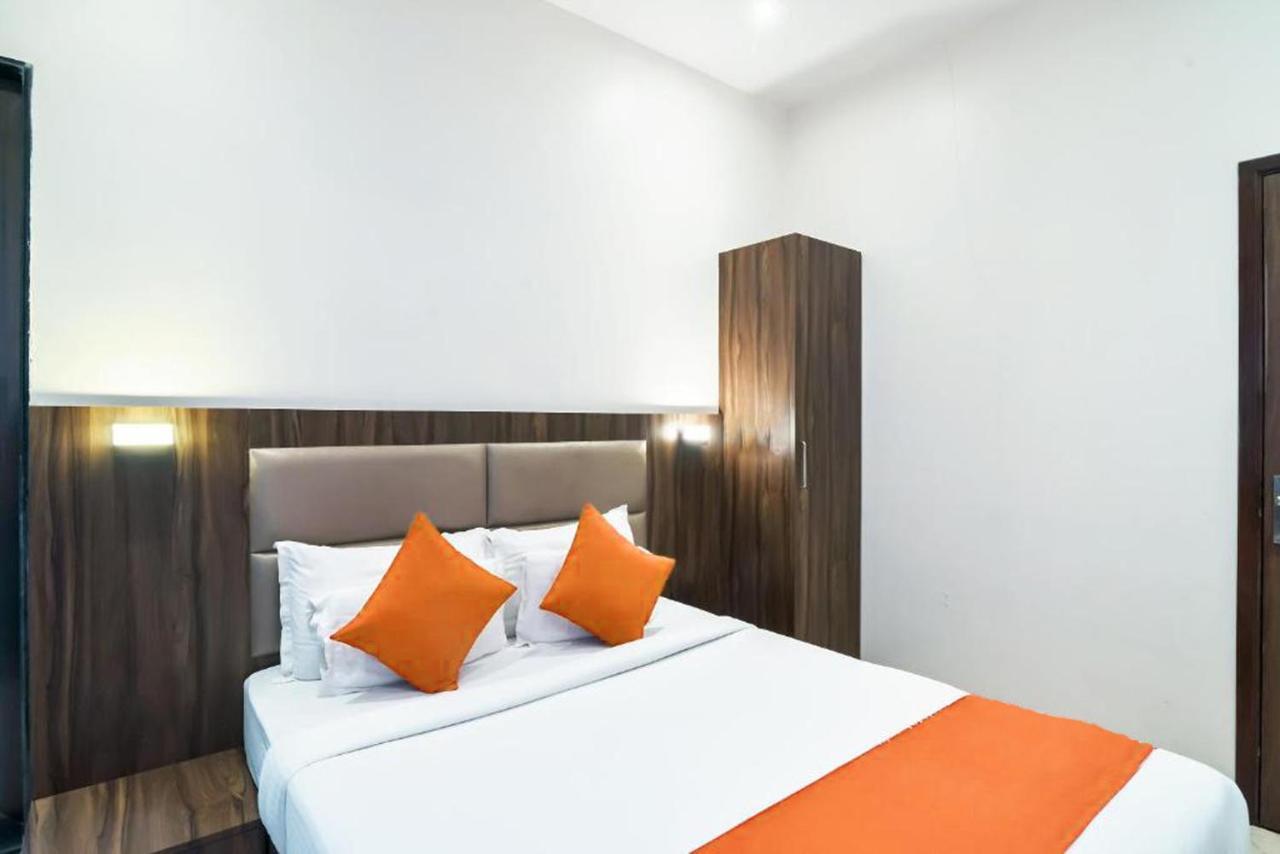 Hotel Sea Grand, Colaba Mumbai Exterior photo