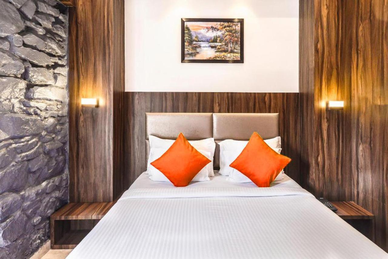 Hotel Sea Grand, Colaba Mumbai Exterior photo