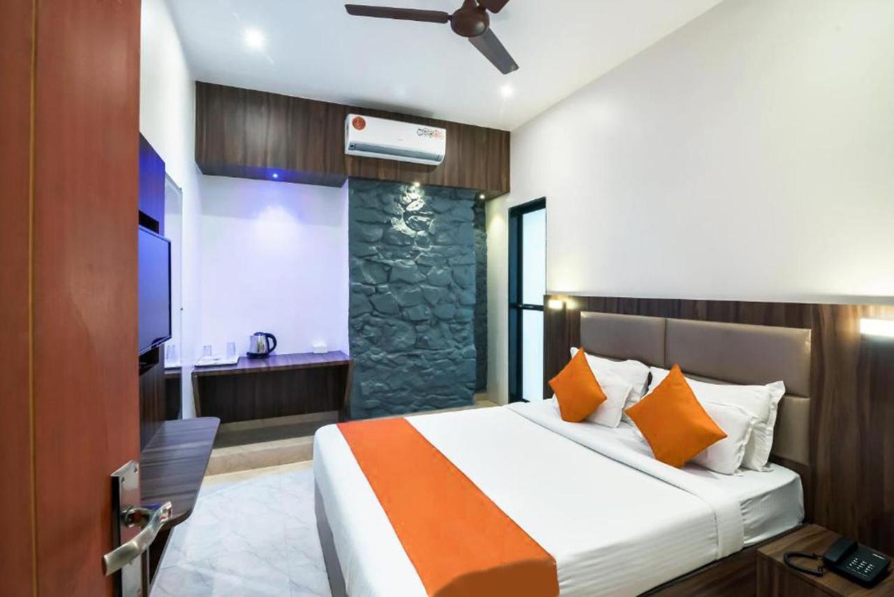 Hotel Sea Grand, Colaba Mumbai Exterior photo