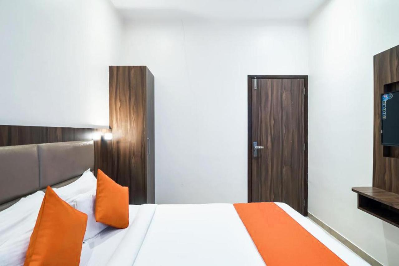 Hotel Sea Grand, Colaba Mumbai Exterior photo