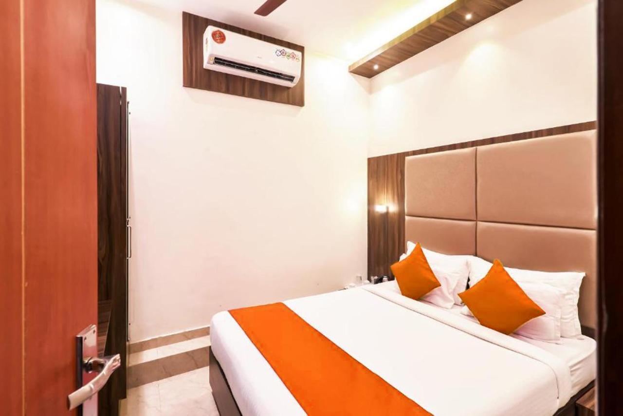 Hotel Sea Grand, Colaba Mumbai Exterior photo