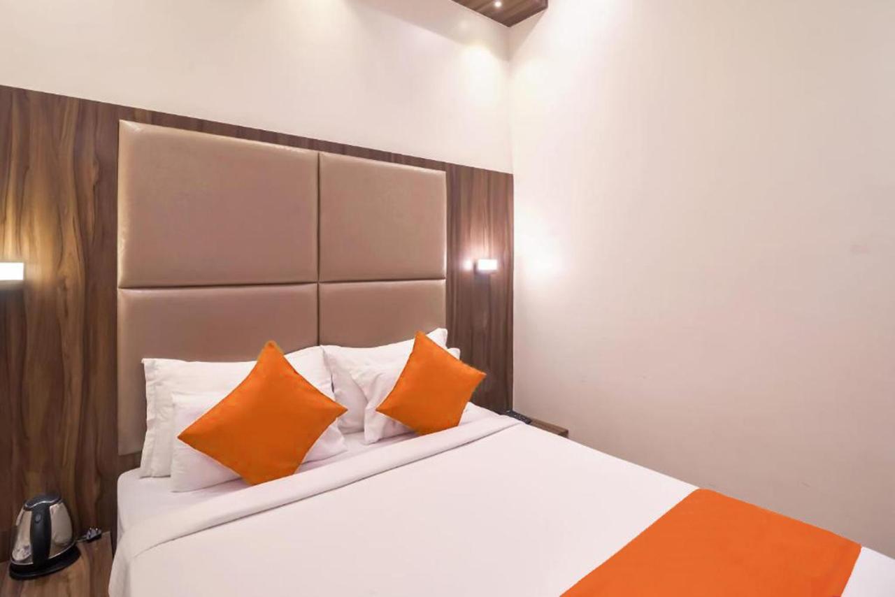 Hotel Sea Grand, Colaba Mumbai Exterior photo