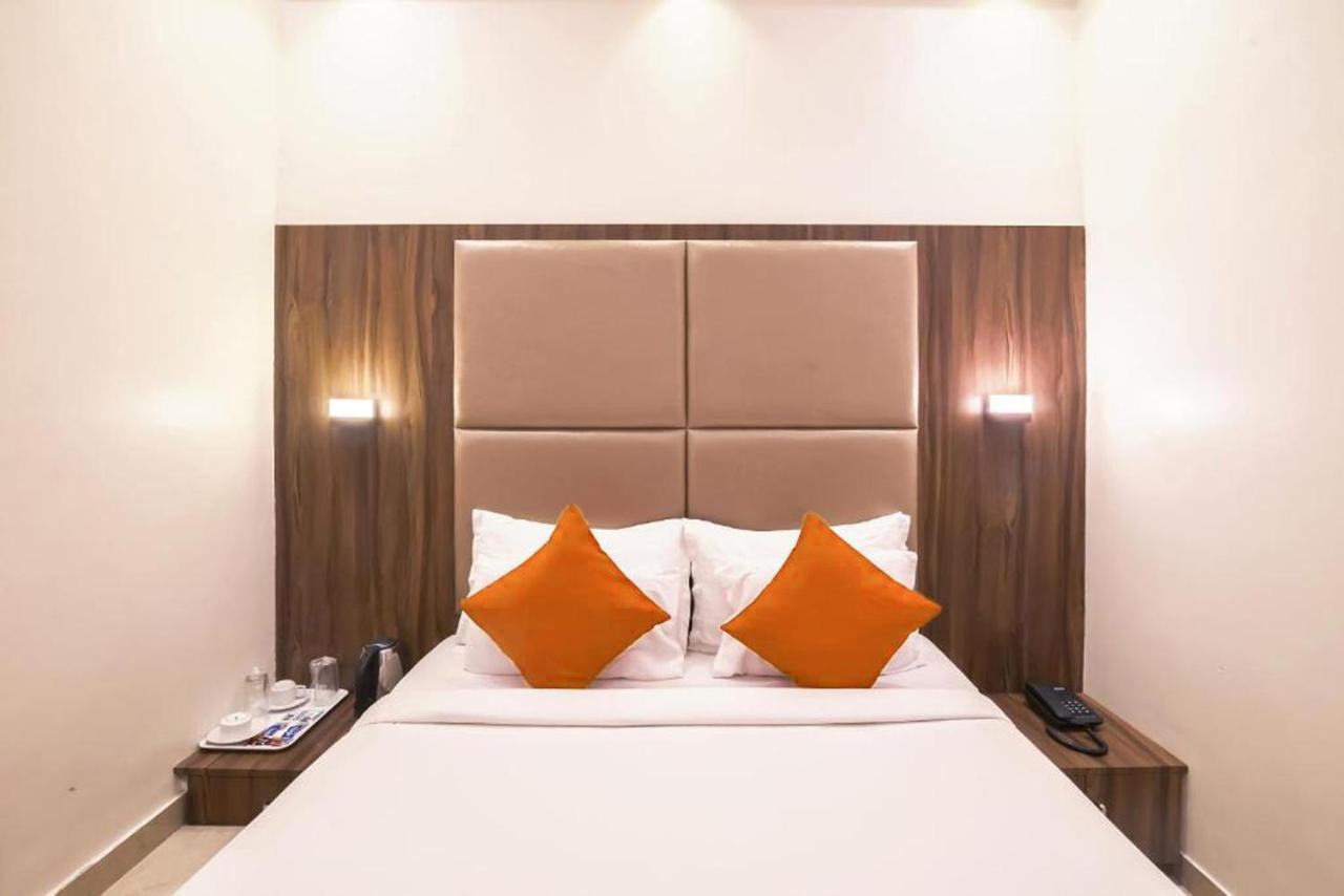 Hotel Sea Grand, Colaba Mumbai Exterior photo